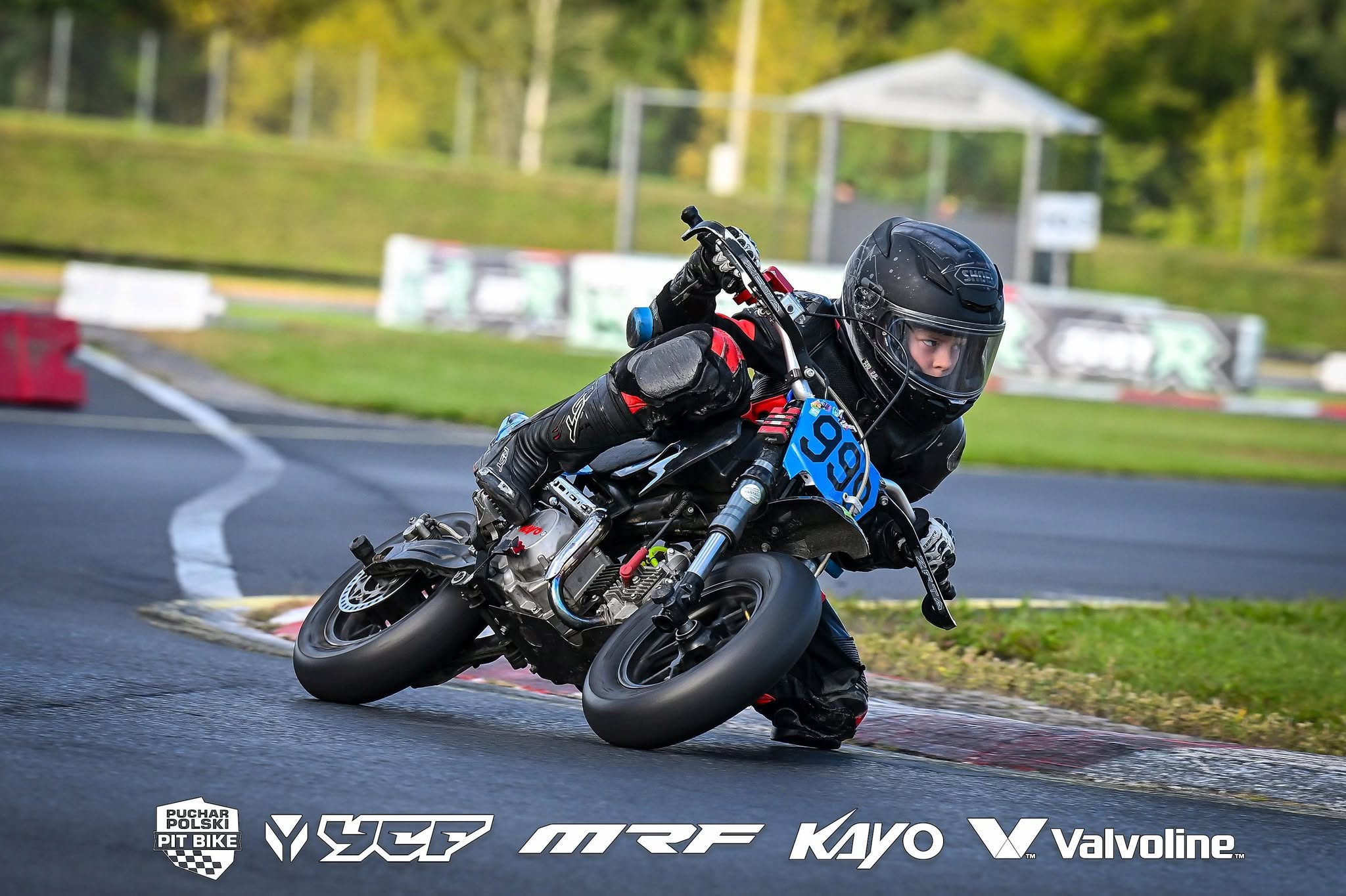Paweł Radwan Jr. #999 w głębokim złożeniu, Puchar Polski Pit Bike
